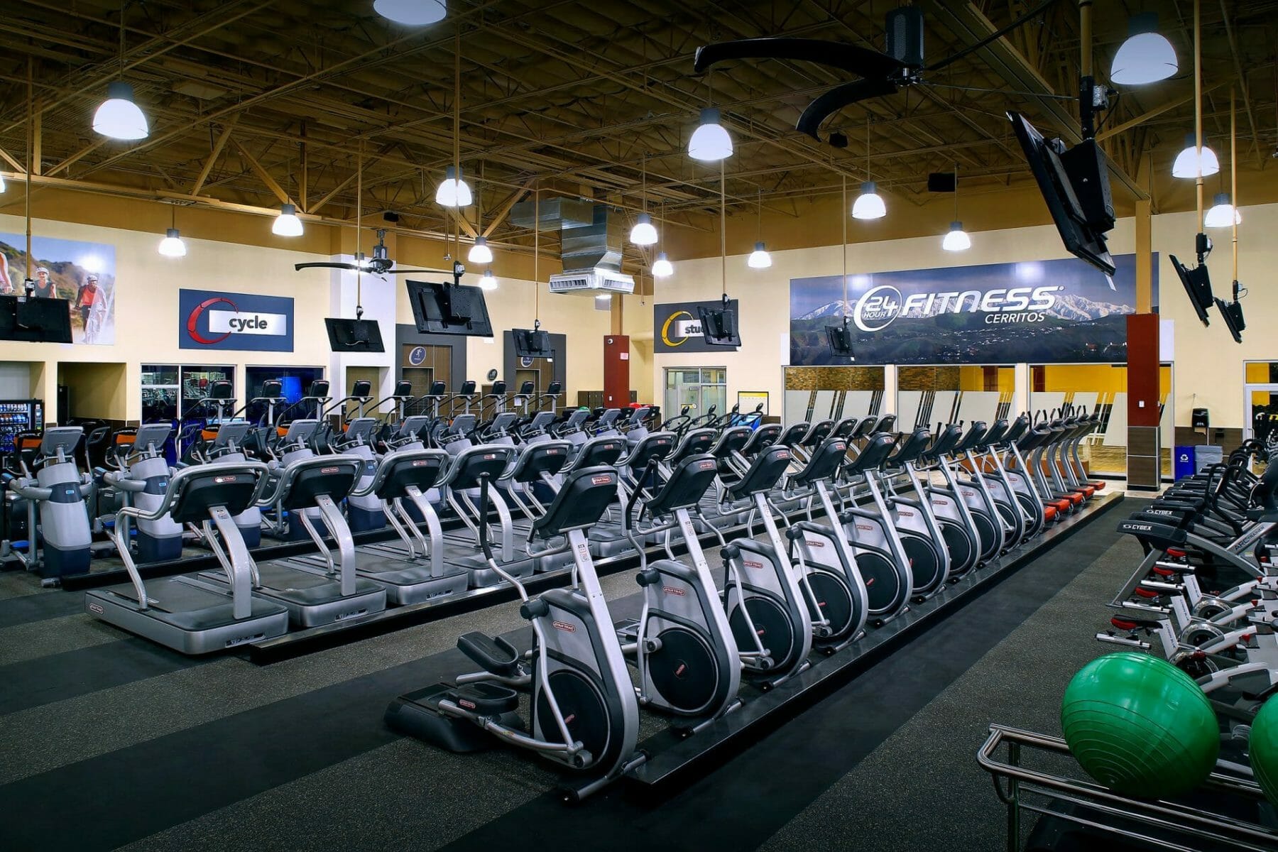 Cardio 24 Hour Fitness Space